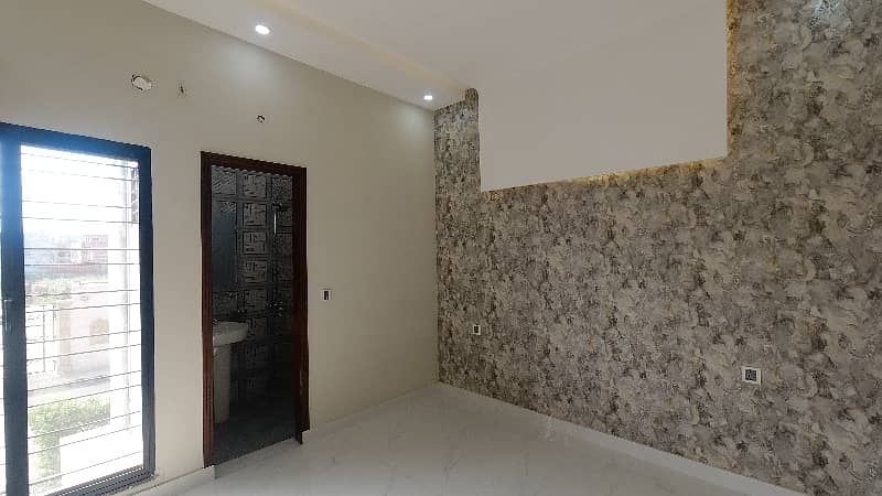 Spacious Prime Location House Is Available For sale In Ideal Location Of Al Hafeez Garden - Phase 5 17