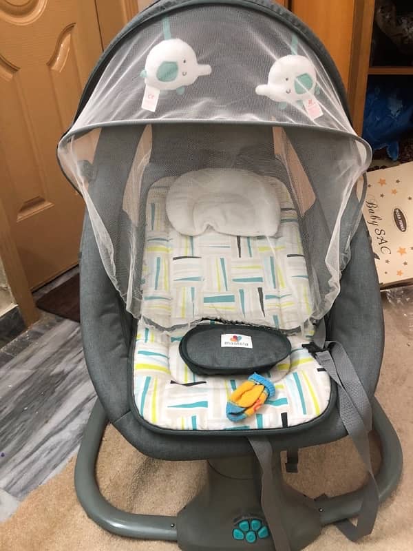 brand new swinging chair for new born 1