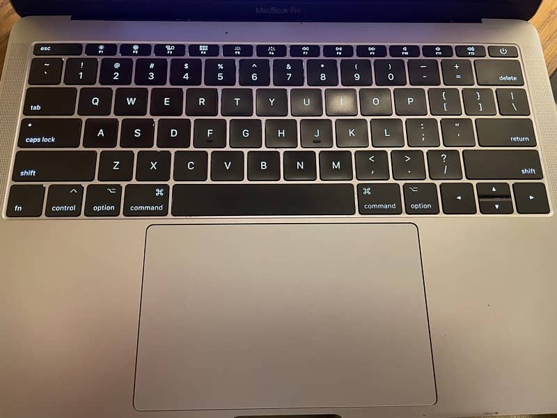 Apple MacBook Pro 2017 1