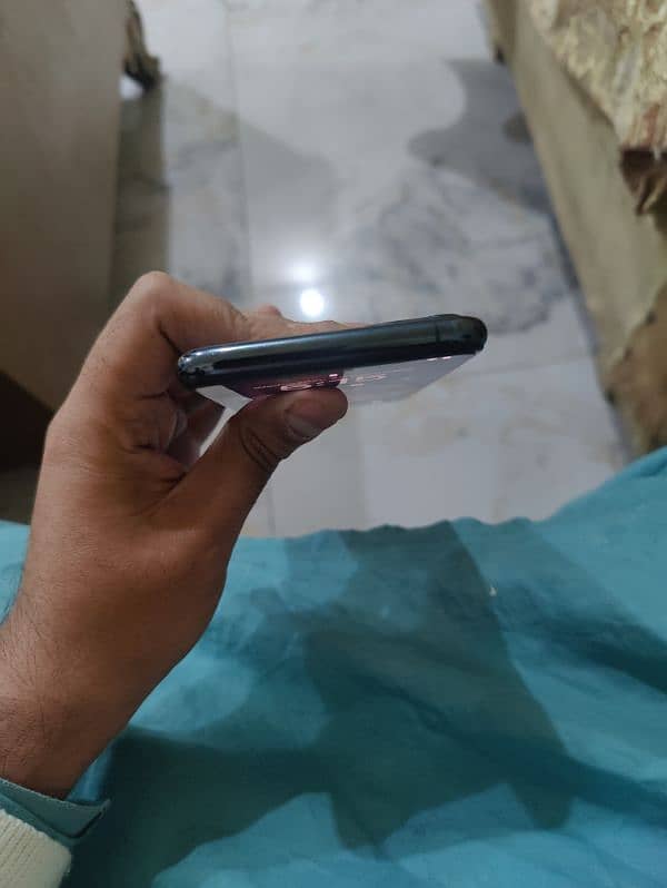 iphone 11 pro max non pta 64 GB 4