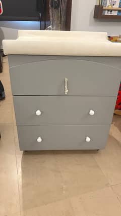 baby changing table with drawers