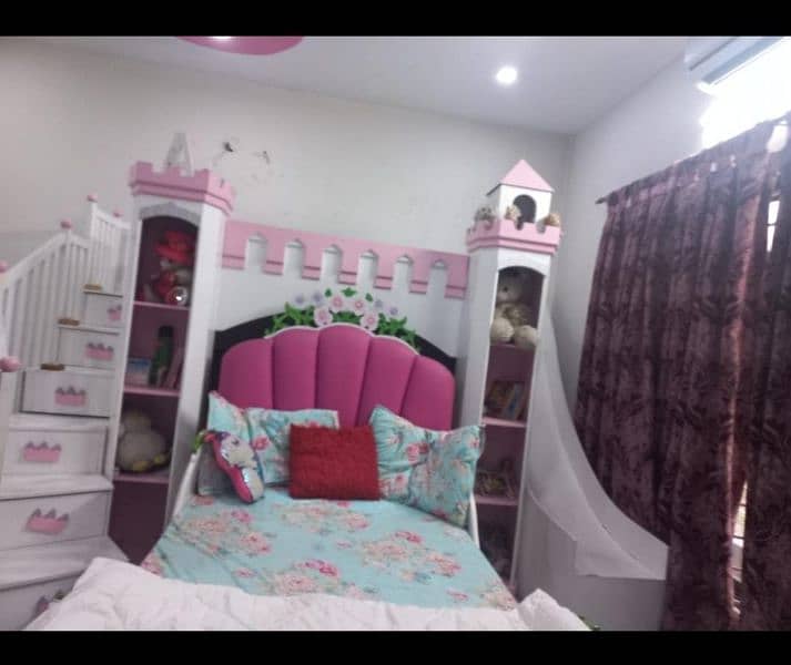 Princes Castle bed 0