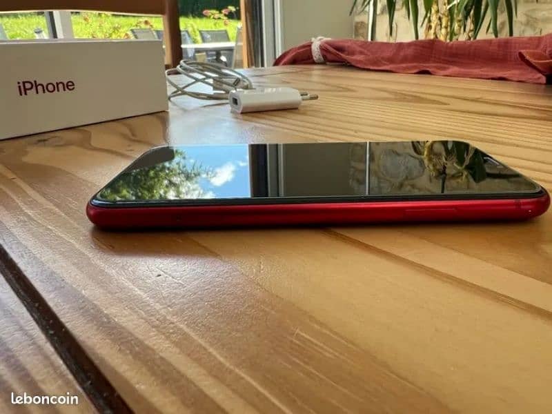 IPhone 11 Red (waterpack) 3