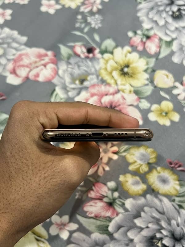 Iphone Xs max factory unlock 7