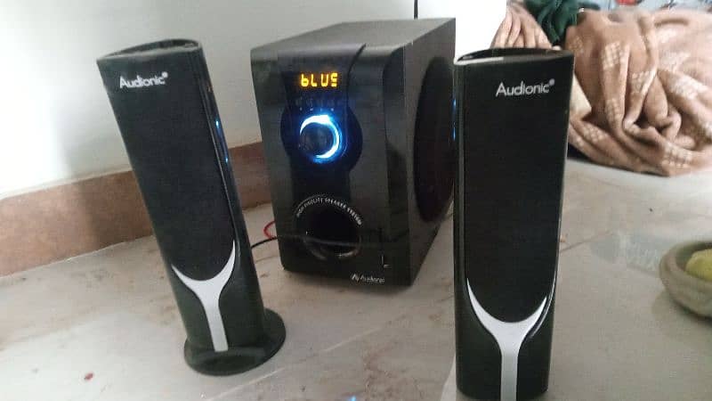 audionic woffer with speaker like new just. 1 month use 0