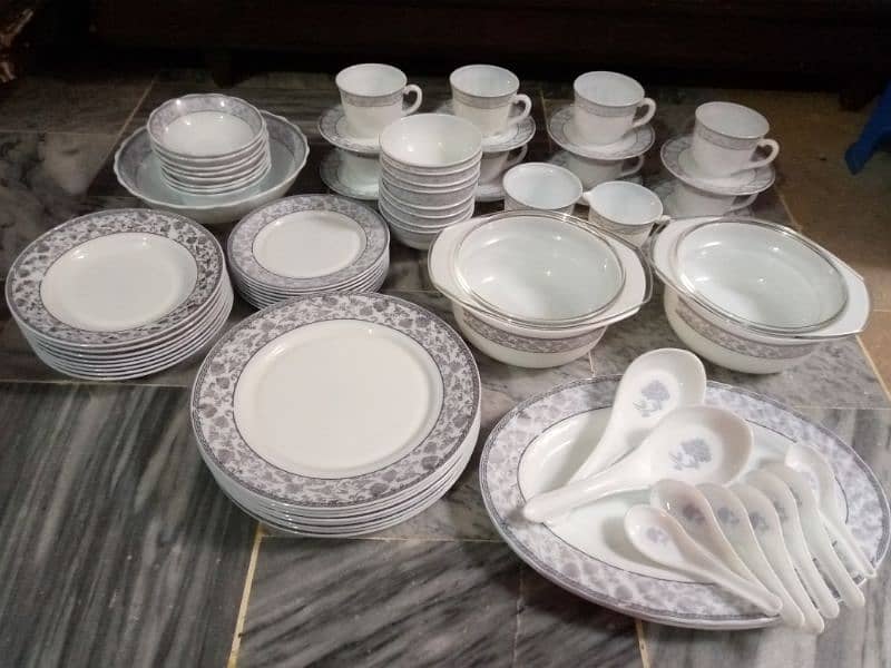 Dinner set for sale new condition 1