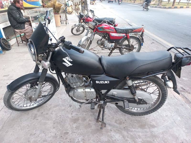 Suzuki GS150 3