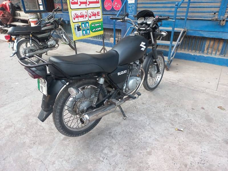 Suzuki GS150 4