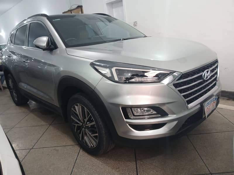 Hyundai Tucson AWD  2022 silver total genuine 0