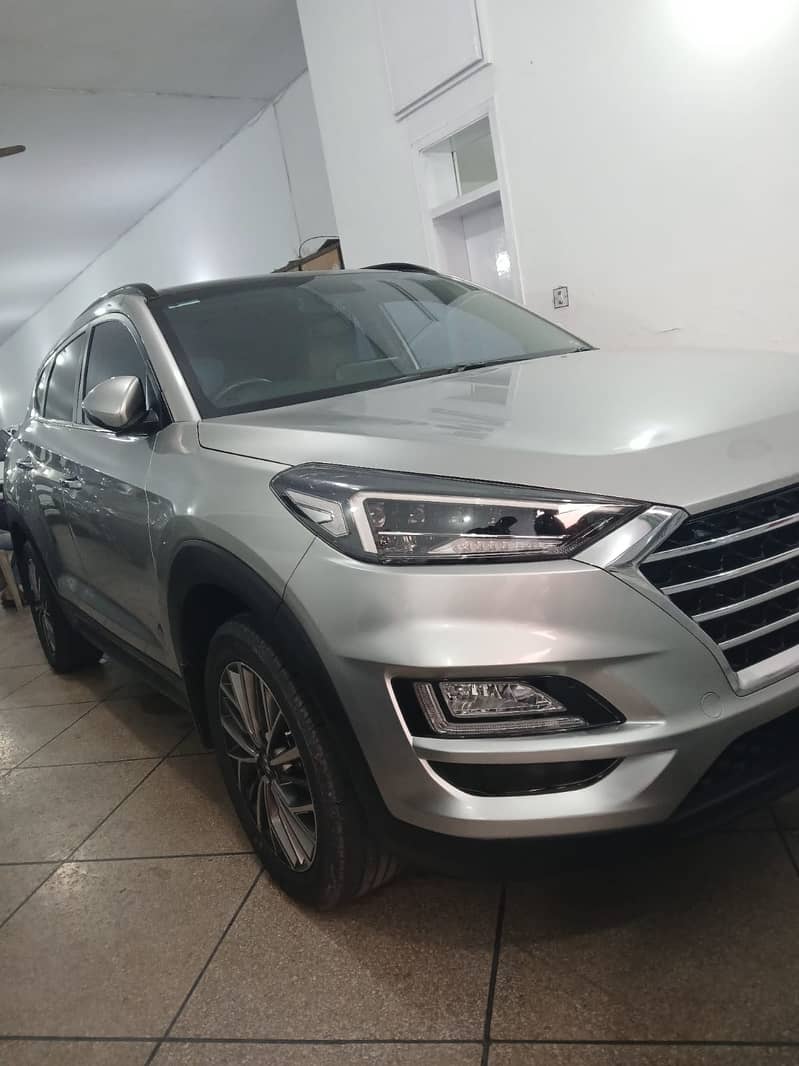 Hyundai Tucson AWD  2022 silver total genuine 2