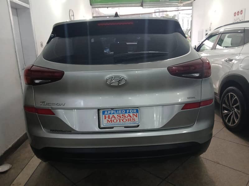 Hyundai Tucson AWD  2022 silver total genuine 10