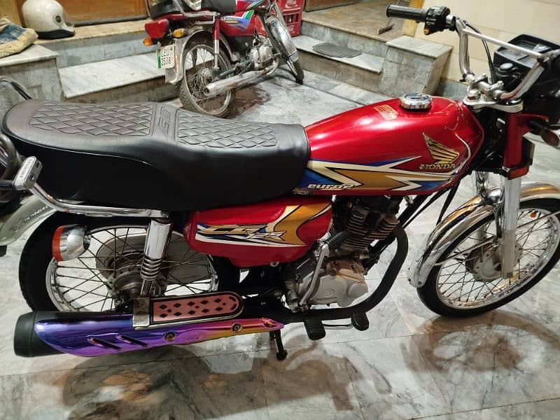 Honda CG125 2020 Model Red colour totel genuine 4