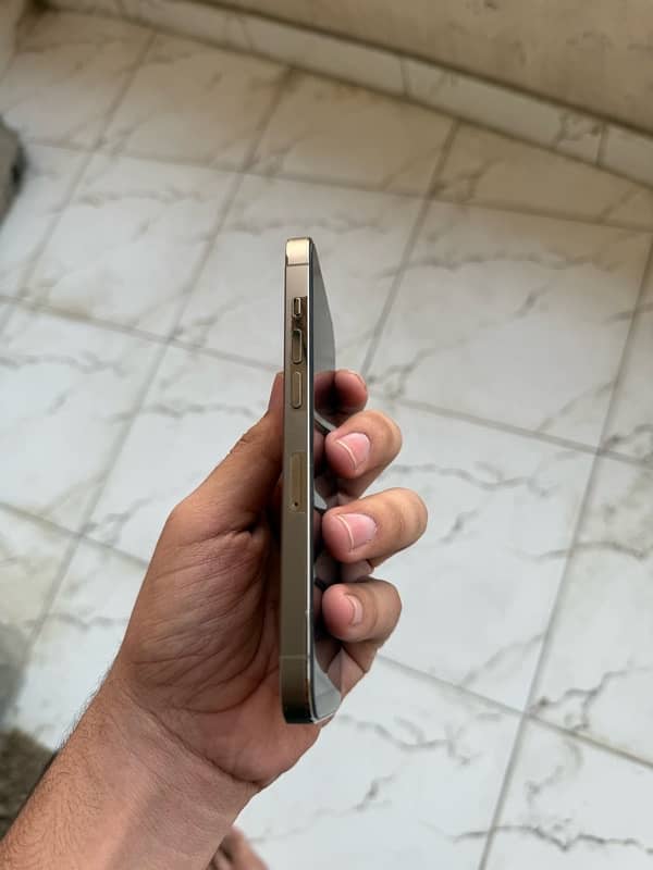 iPhone 16 Pro Max 256gb Jv Non pta 4