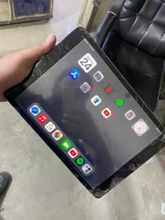 ipad 8th generation, slightly damaged read add, in working condition