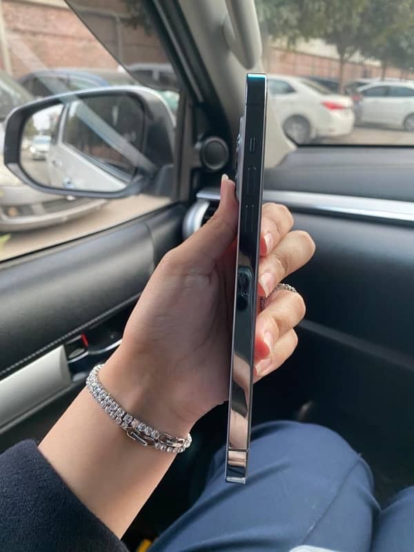 iPhone 13 pro max Sierra blue 1