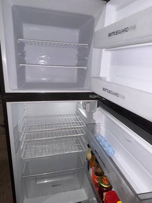 Haier Refrigerator HRF-306EPC/EPB/EPR Glass Door 9