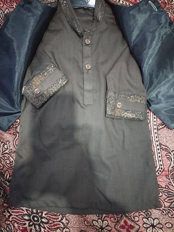 selling two piece suit and one shalwar kamiz wid weist coat 5