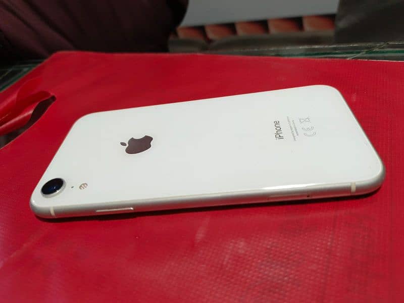 iphone Xr in white color 64gb 2