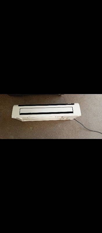 GEEPAS wall mounted fan heater. condition 9/10 2