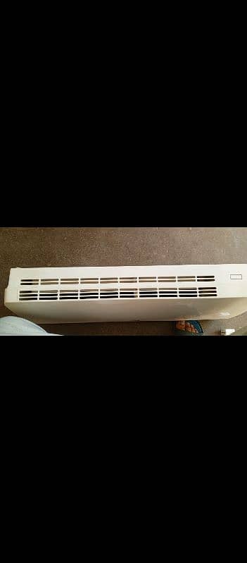 GEEPAS wall mounted fan heater. condition 9/10 4