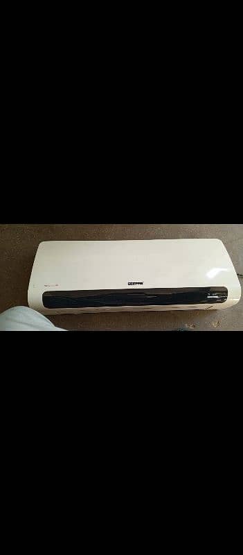 GEEPAS wall mounted fan heater. condition 9/10 5