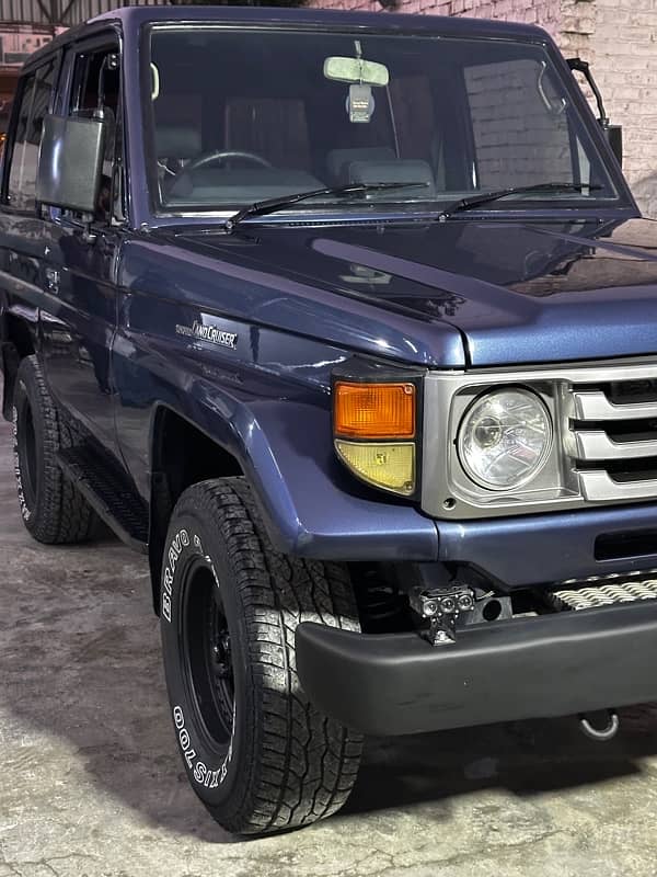 Toyota Land Cruiser 1989 3