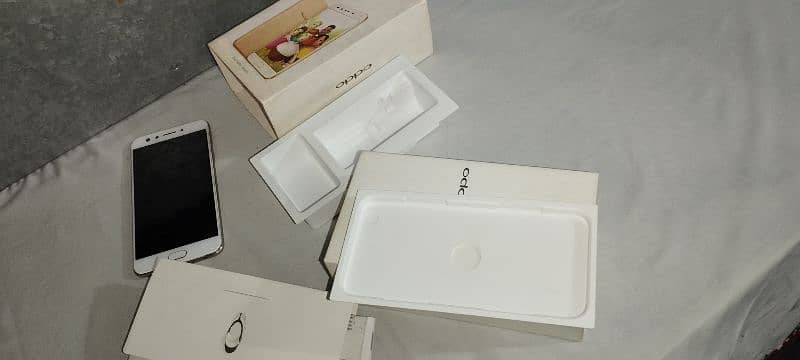 Oppo F3 4/64 Selfie Expert Condition 8/10 3