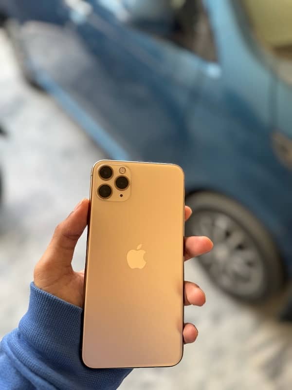 11 pro max 256gb gold non-PTA lush condition 3