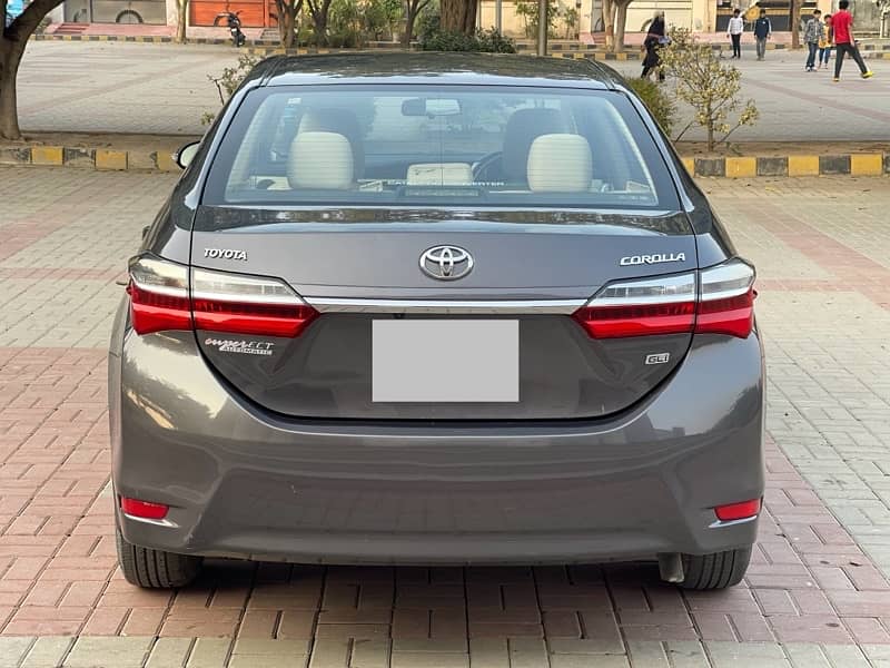 TOYOTA COROLLA GLI AUTOMATIC 1.3 VVTi 2017 2018 EXCELLENT KARACHI REG 3