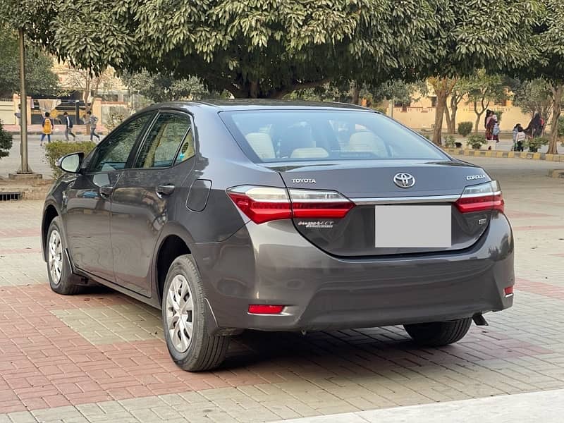 TOYOTA COROLLA GLI AUTOMATIC 1.3 VVTi 2017 2018 EXCELLENT KARACHI REG 4