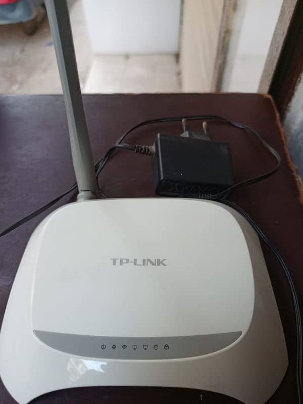 TP link router with charger 5