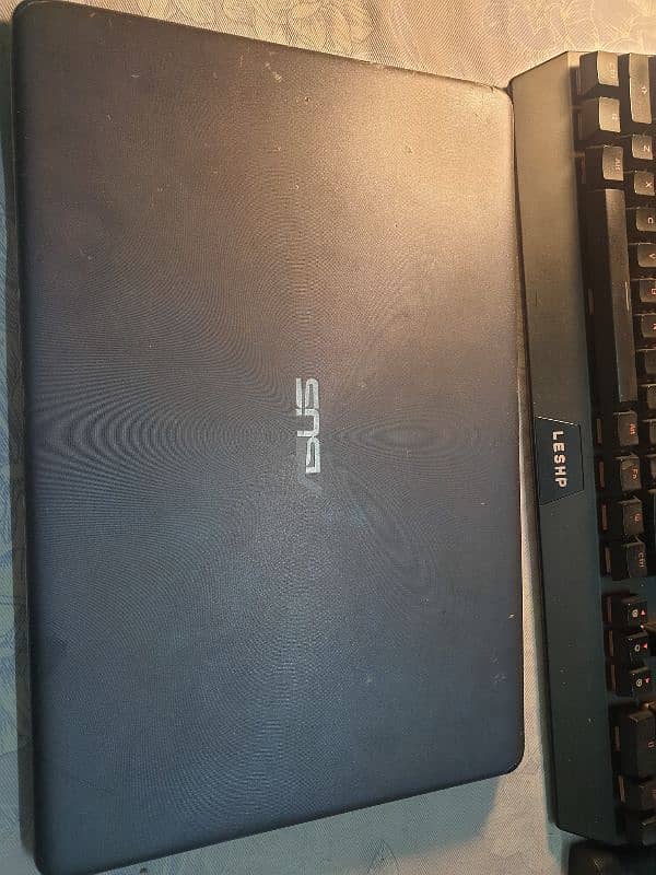 core i5 8th gen Asus vivobook 19