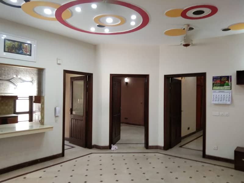 10 Marla Lower Portion For Rent in Overseas A Bahria Town Lahore 4