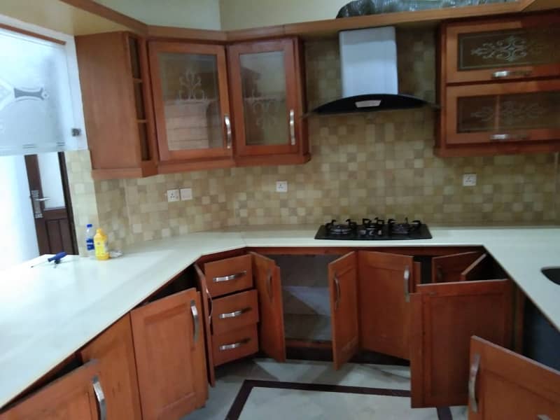 10 Marla Lower Portion For Rent in Overseas A Bahria Town Lahore 8