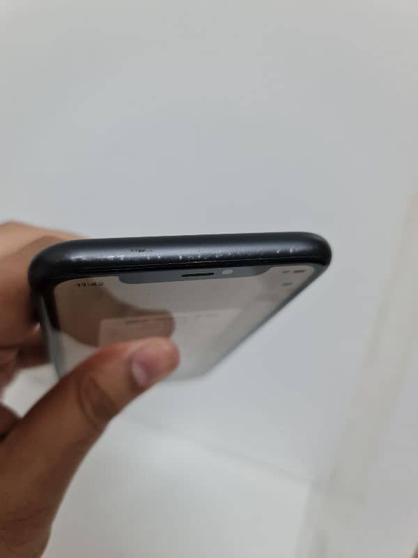 Apple iPhone 11 128gb Factory Non PTA 4