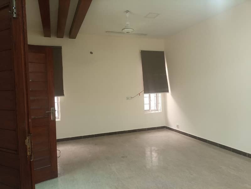 01 KANAL BEAUTIFUL UPPER PORTION AVAILABLE FOR RENT 3