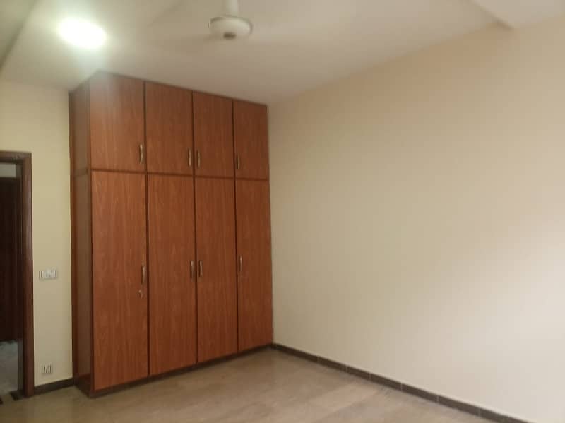 01 KANAL BEAUTIFUL UPPER PORTION AVAILABLE FOR RENT 7