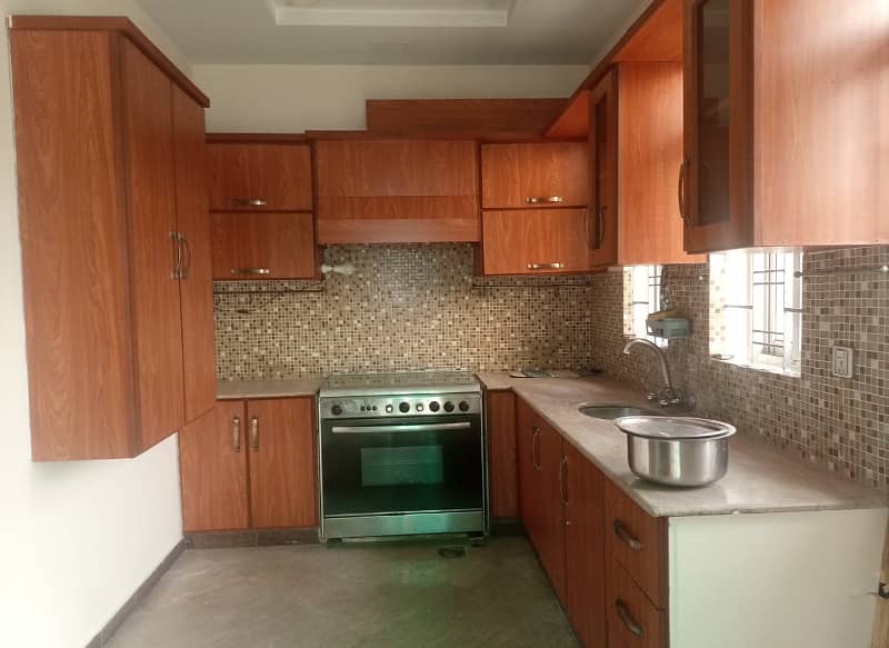 01 KANAL BEAUTIFUL UPPER PORTION AVAILABLE FOR RENT 8