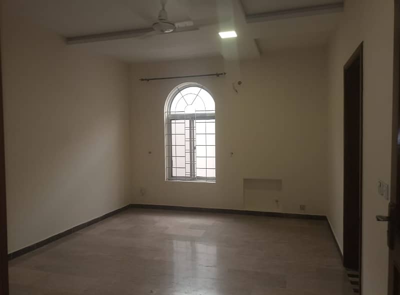 01 KANAL BEAUTIFUL UPPER PORTION AVAILABLE FOR RENT 9