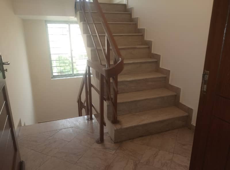 01 KANAL BEAUTIFUL UPPER PORTION AVAILABLE FOR RENT 12