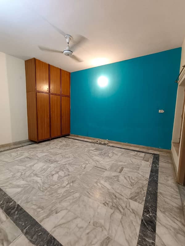 Ameen Town Canal Road* *Near Usmaniya Restaurant* Faisalabad VIP location10 Marla Upper Portion For Rent 3