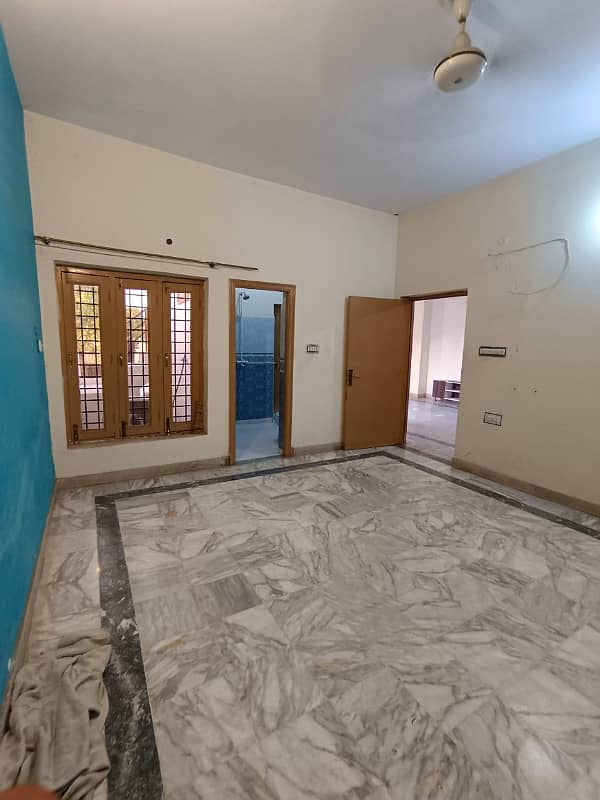 Ameen Town Canal Road* *Near Usmaniya Restaurant* Faisalabad VIP location10 Marla Upper Portion For Rent 9