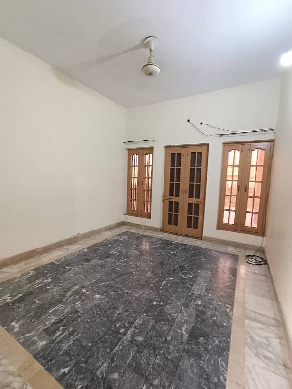 Ameen Town Canal Road* *Near Usmaniya Restaurant* Faisalabad VIP location10 Marla Upper Portion For Rent 11