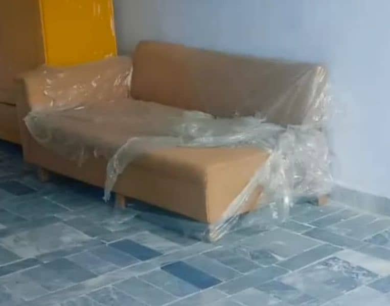 6 seater sofa in new condition 0