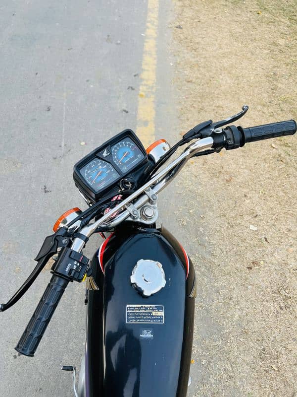 Honda 125 2017 modal black color 6