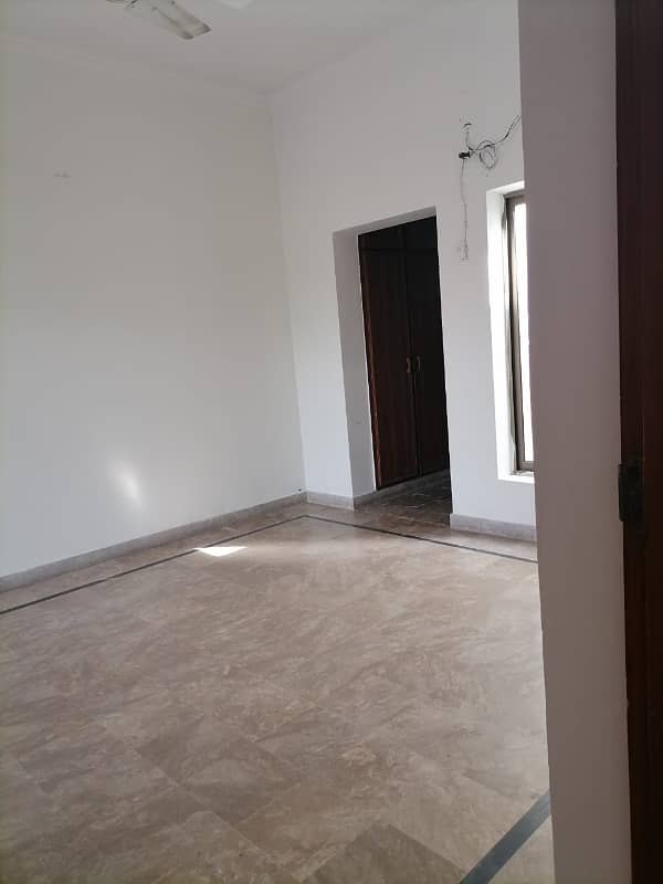 House For Rent Main College Road Near Woman University Madina Town Faisalabad 7