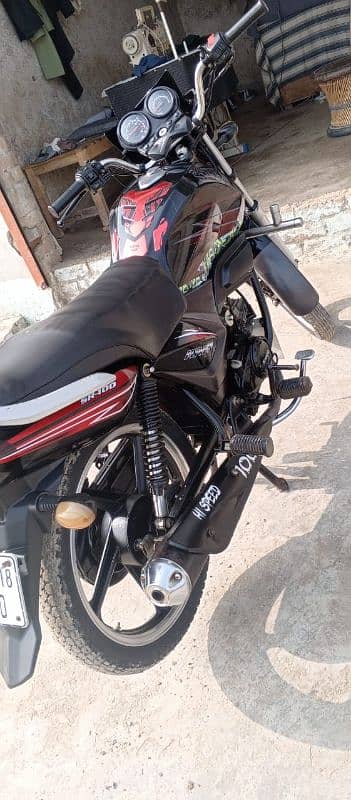 ye bike behtreen smooth chalti hai condition 9/10 hai 6