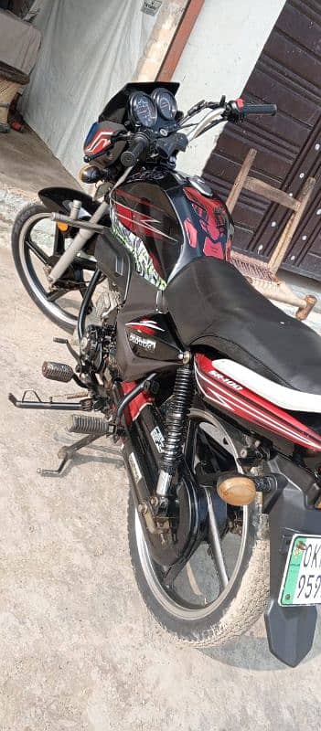 ye bike behtreen smooth chalti hai condition 9/10 hai 9