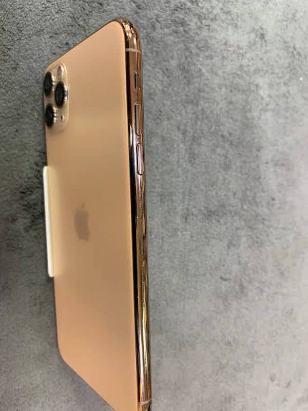 iphone 11 pro gold color 64 GB, 85% health 3