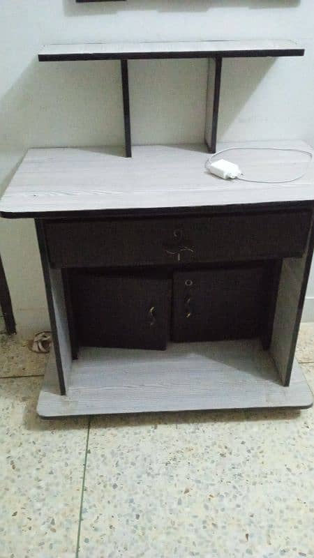 wooden study table good condition 0